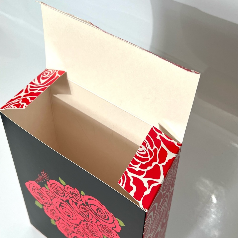 Brighton Gift Box Heart shaped Roses are Red - Picture 4 of 9